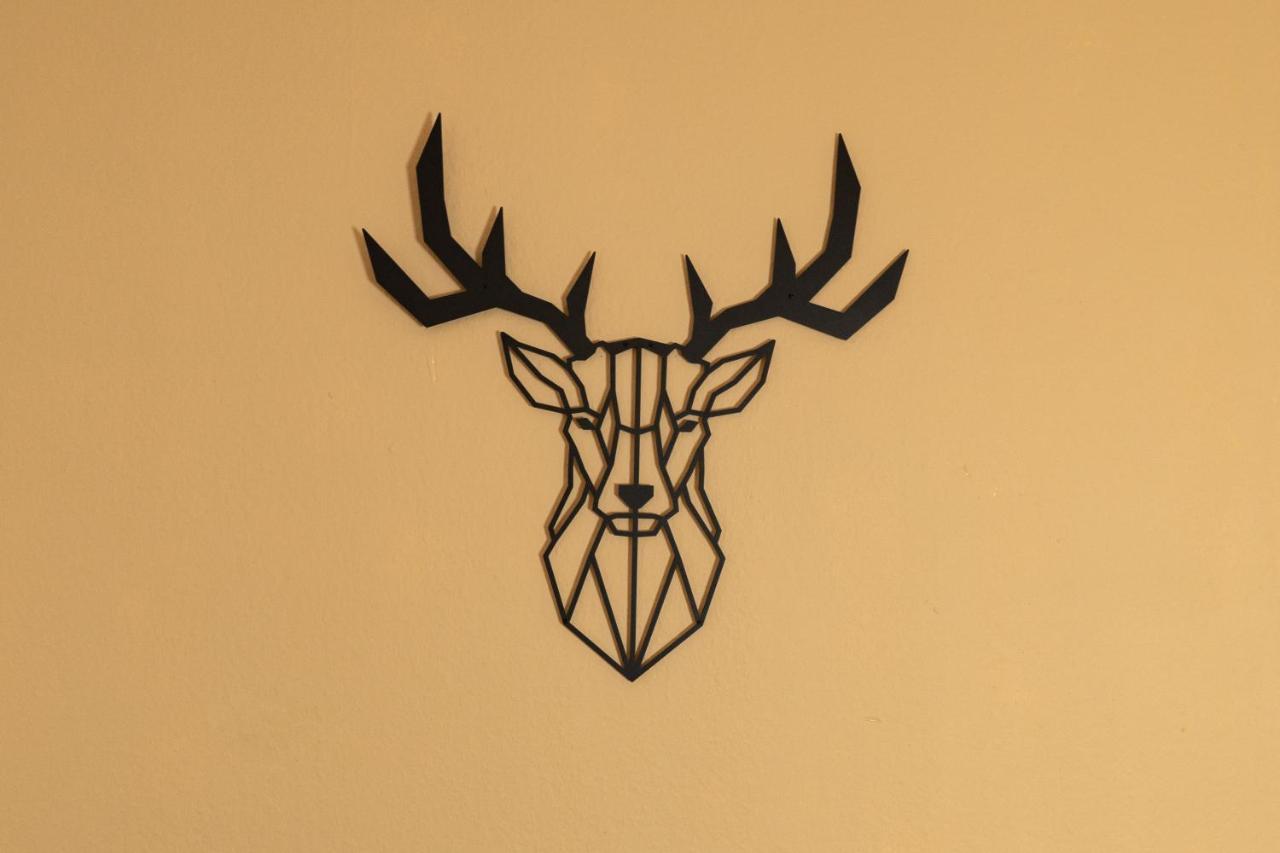 FULL HOUSE Studios - Deer Apartment - NETFLIX + WiFi inkl. Halle  Buitenkant foto
